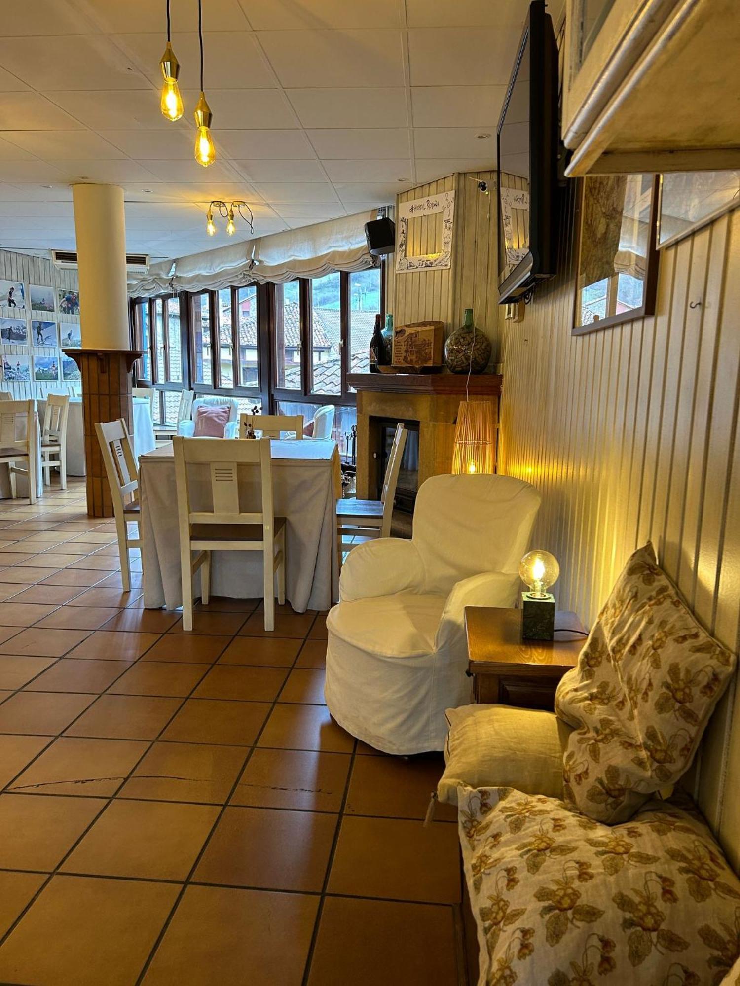 Hostal Remona Espinama Exteriör bild