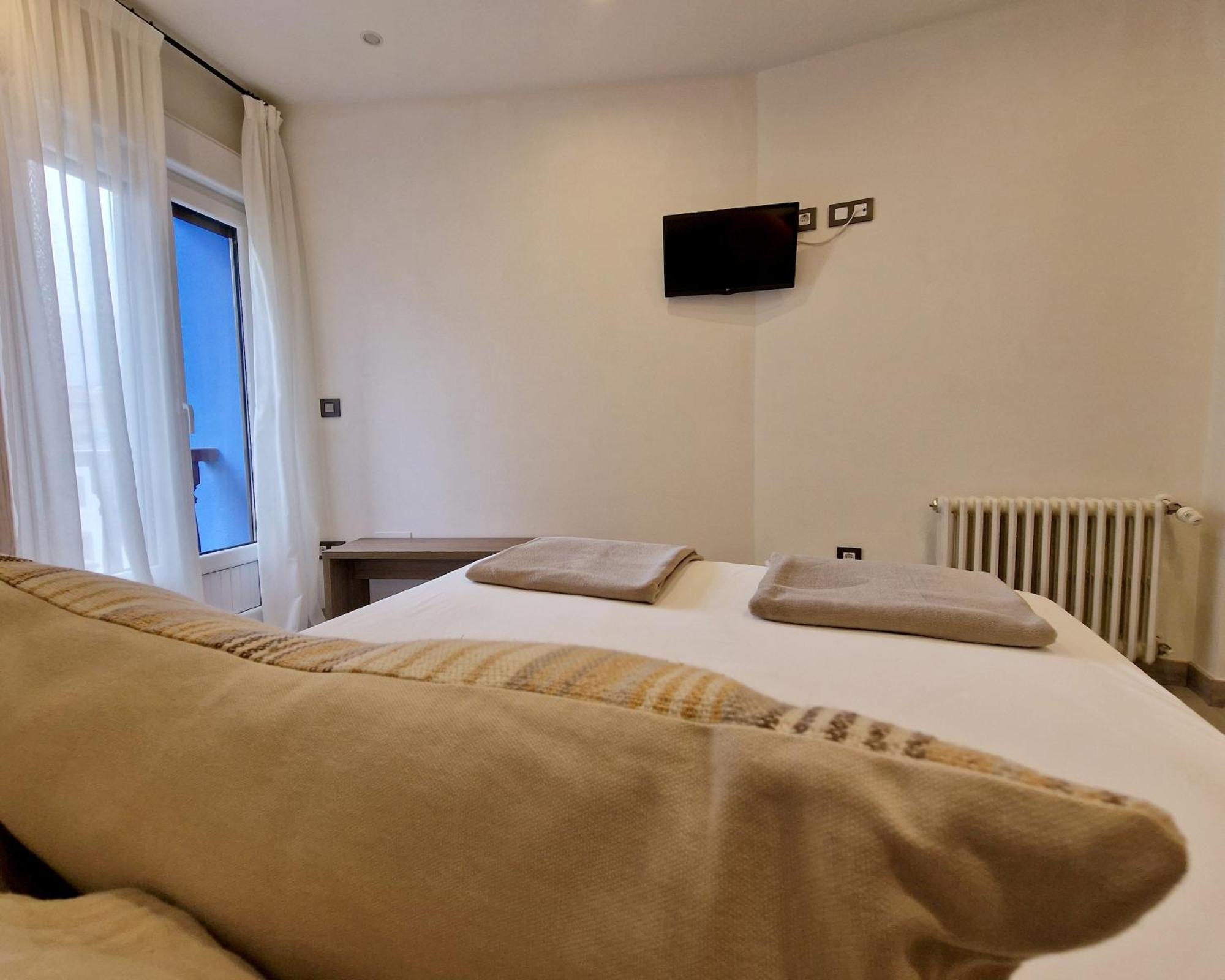 Hostal Remona Espinama Exteriör bild