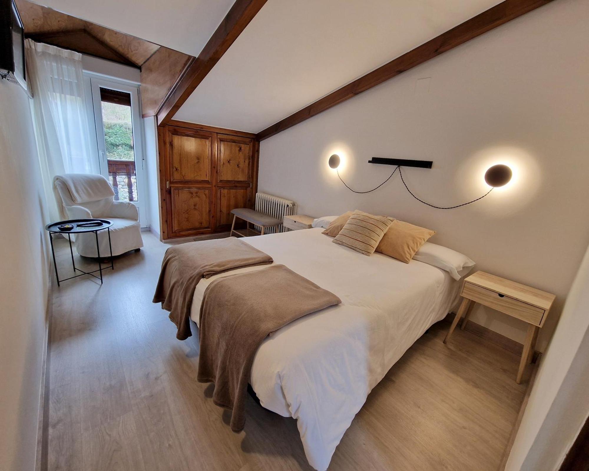 Hostal Remona Espinama Exteriör bild