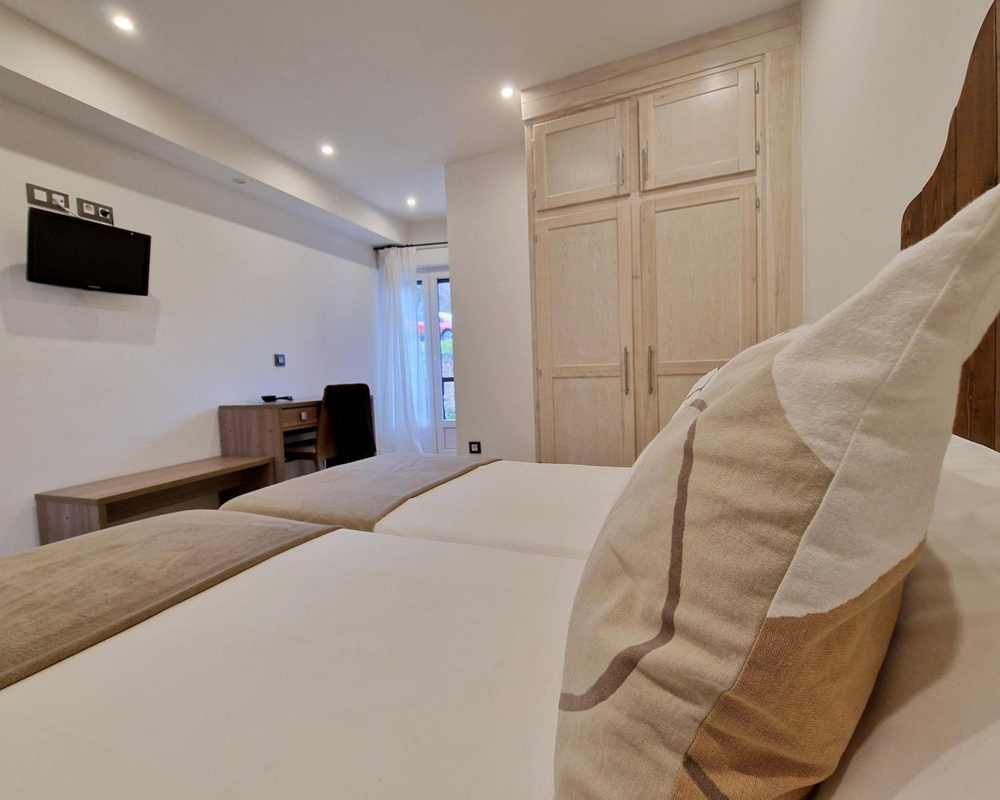 Hostal Remona Espinama Exteriör bild