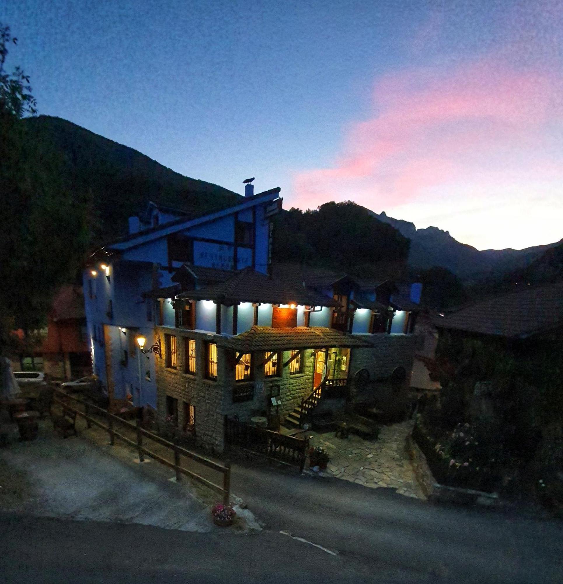 Hostal Remona Espinama Exteriör bild